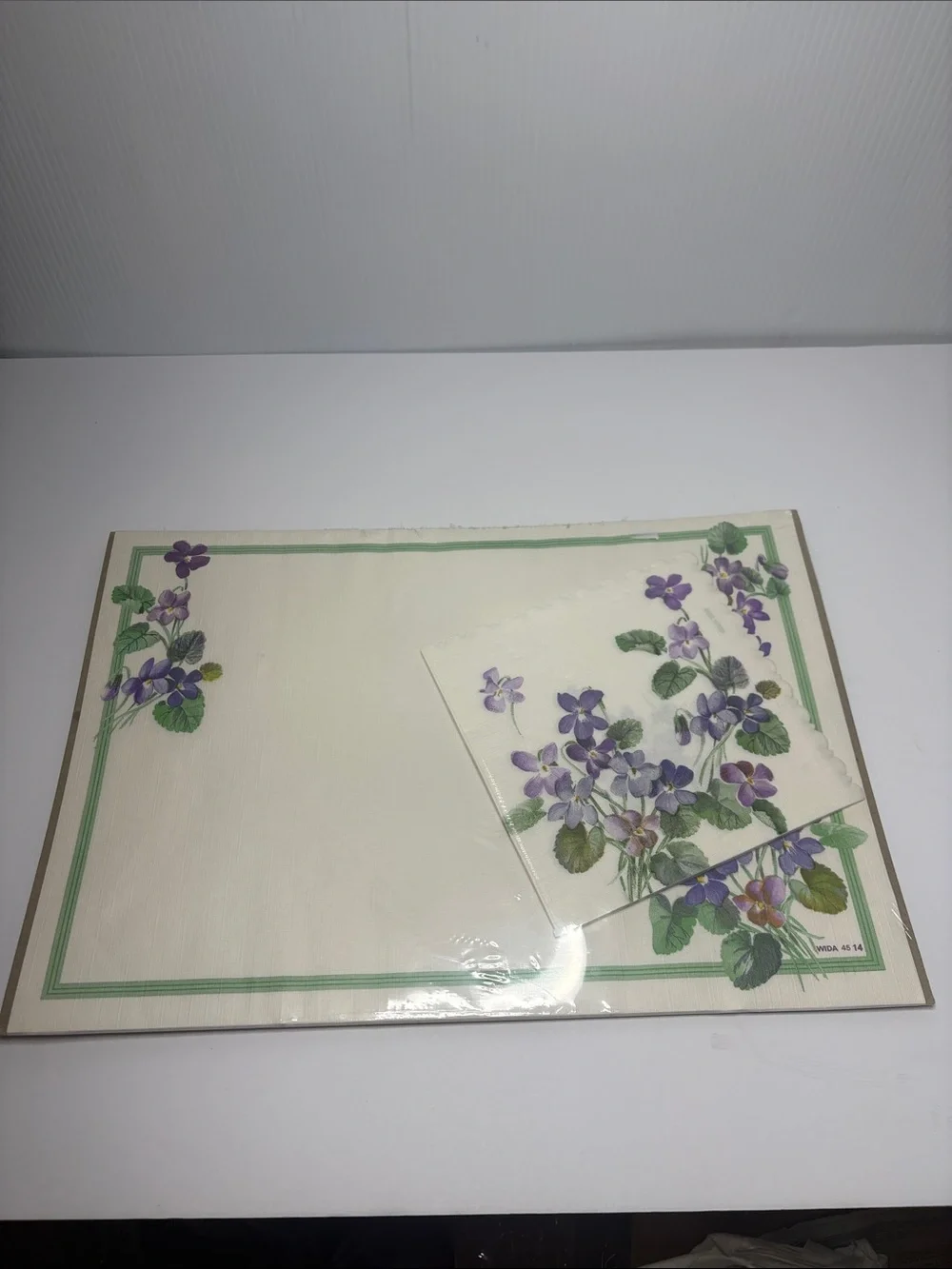 Wida charming violet